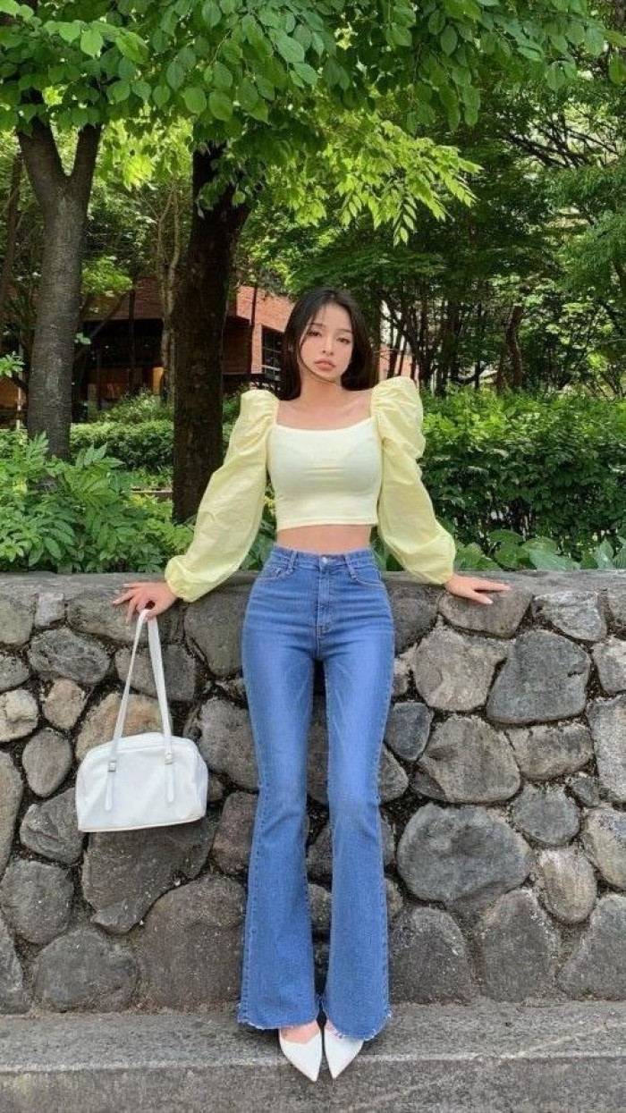 Puff Sleeve Crop Top and Blue Flare Jeans