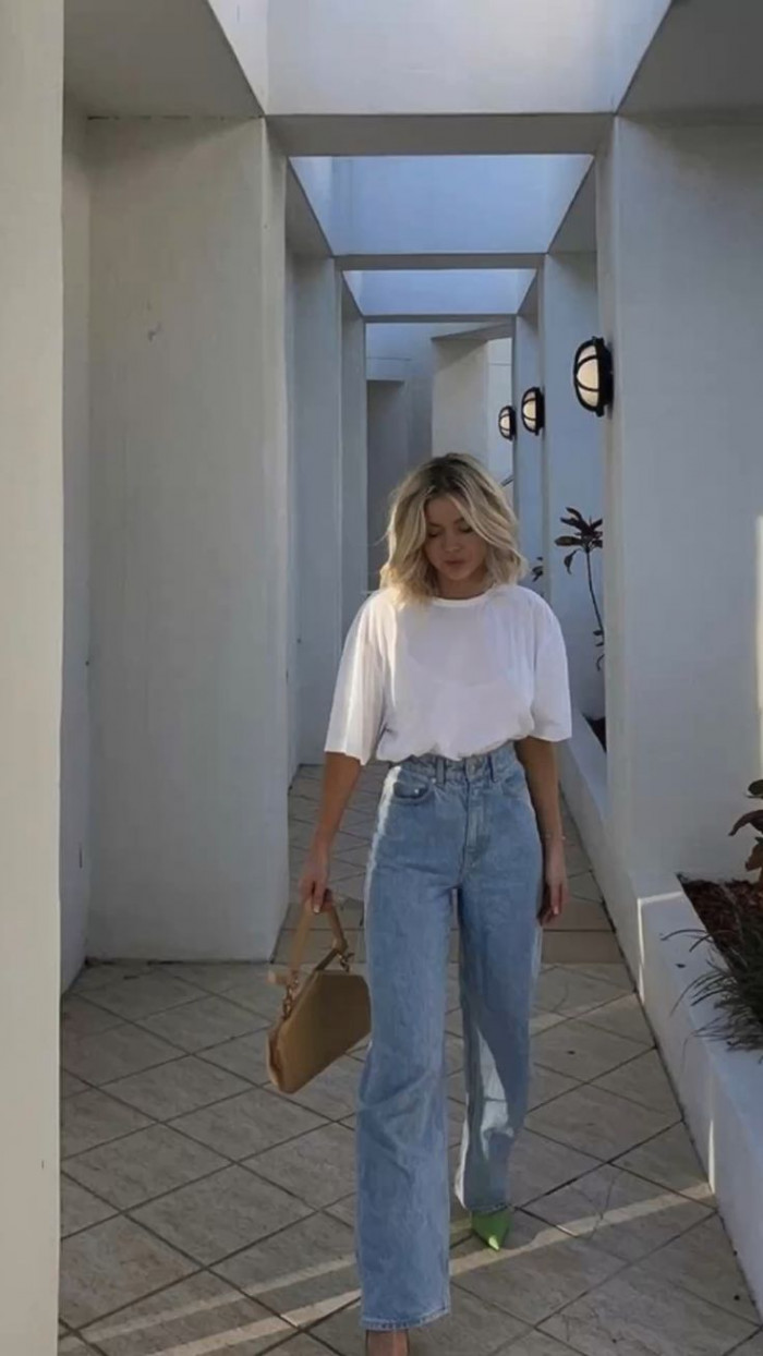 Oversized T-Shirt with Light Blue Jeans